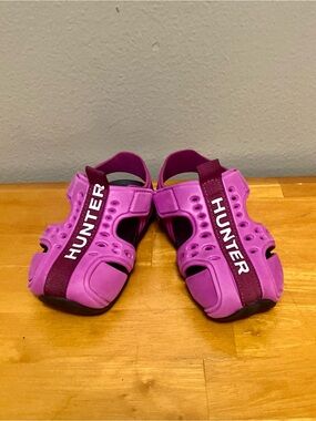 HUNTER Erina Water Shoes, Fuchsia - Size 6 (EUC)